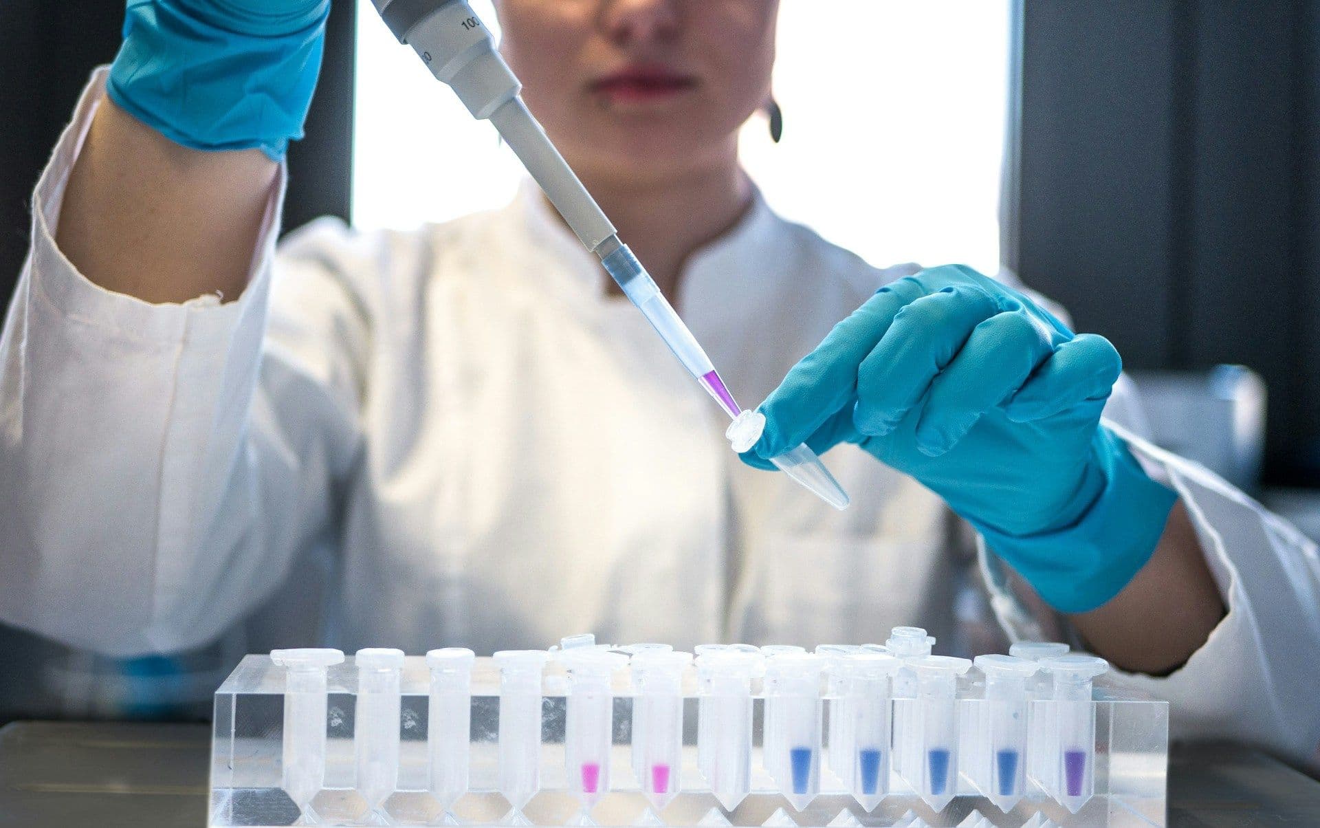 Bioengineered Algae Show Promise in Removing Microplastics from Wastewater